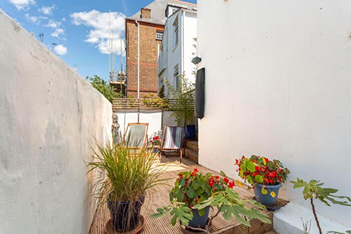 3 Bedroom Terraced House For Sale In Southover Street, Brighton, BN2 - Photo 12