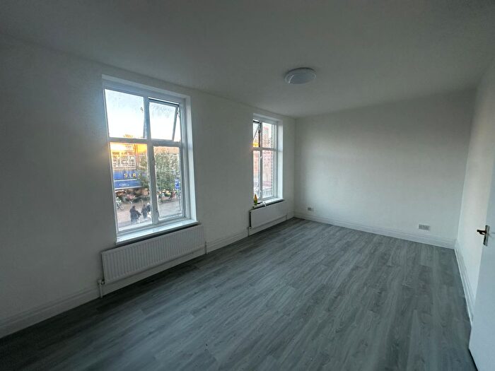 2 Bedroom Flat To Rent In South Road, Southall, UB1