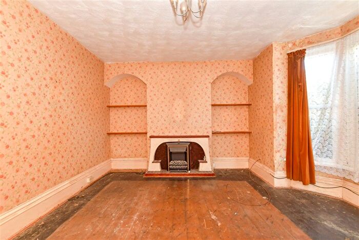 3 Bedroom End Of Terrace House For Sale In Thorncroft Road, Fratton, Portsmouth, Hampshire, PO1