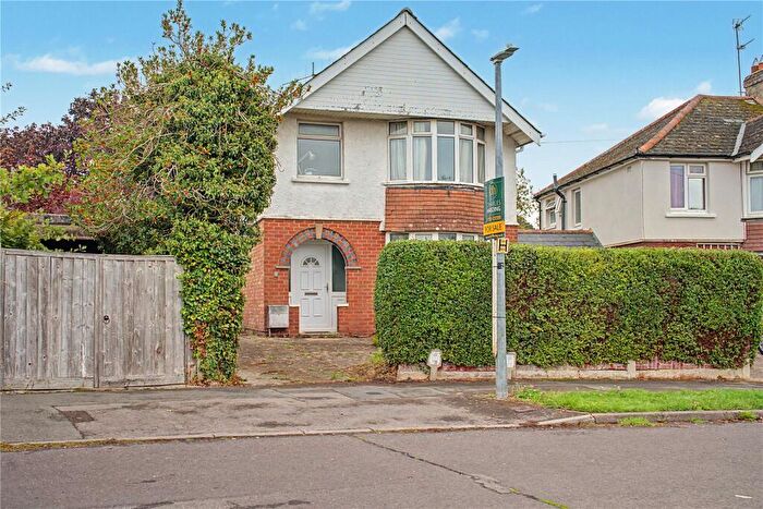 3 Bedroom Detached House For Sale In Tismeads Crescent, Old Town, Swindon, Wiltshire, SN1