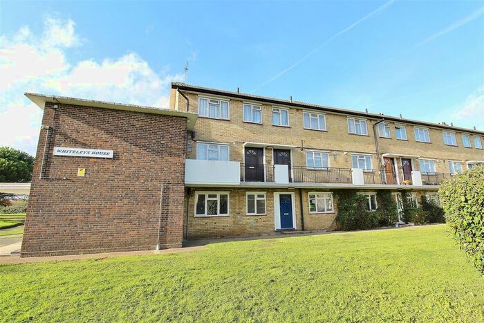 2 Bedroom Flat To Rent In Whiteleys Way, Hanworth, Feltham, TW13
