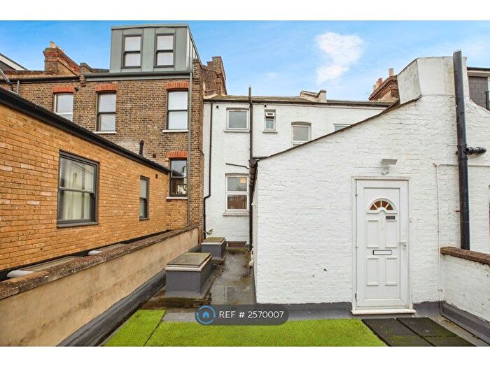 2 Bedroom Flat To Rent In Off Bridge Road, London, SW19