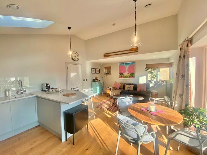 1 Bedroom Semi-Detached House To Rent In Market Place, Henley On Thames, RG9