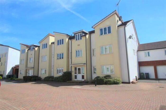 2 Bedroom Flat To Rent In Market Mead, Chippenham, SN15