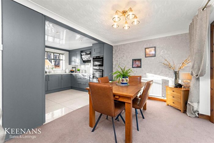 3 Bedroom Detached House For Sale In Oakwood Close, Burnley, BB10