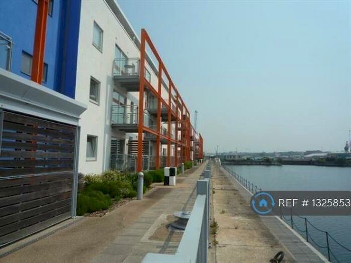 2 Bedroom Flat To Rent In Watersmeet, Chatham, ME4