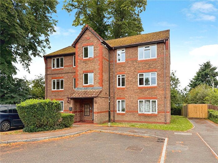 2 Bedroom Flat For Sale In Nutfield Court, Maybush, Southampton, Hampshire, SO16