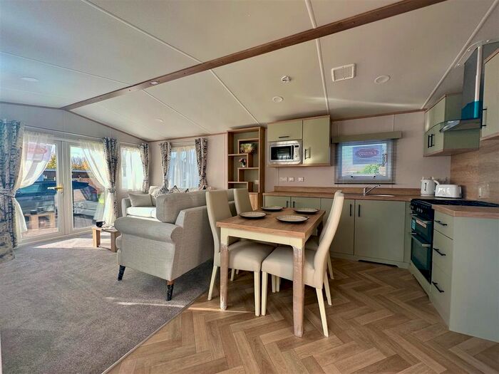 2 Bedroom Park Home For Sale In Hull Road, Wilberfoss, York, YO41