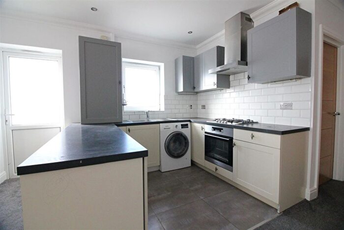 2 Bedroom Flat To Rent In Regina Road, Southall, UB2