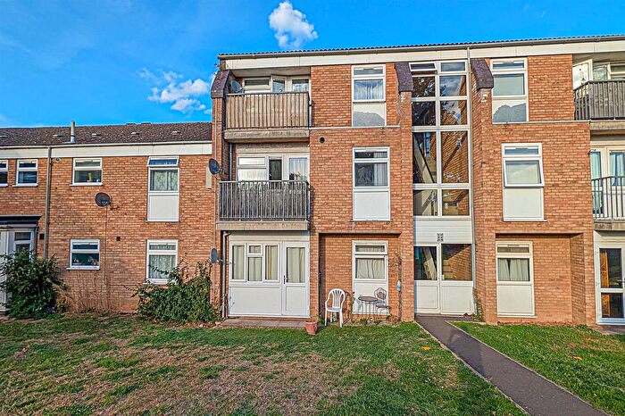 2 Bedroom Flat For Sale In George Lambton Avenue, Newmarket, CB8