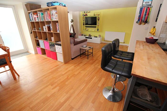 2 Bedroom Apartment For Sale In Eirene Terrace, Pill, Bristol, BS20