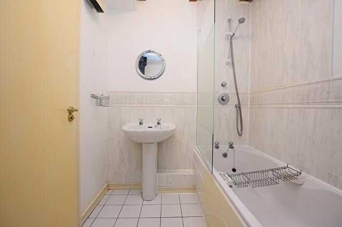2 Bedroom Apartment To Rent In The Warehouse, Victoria Quays, S2