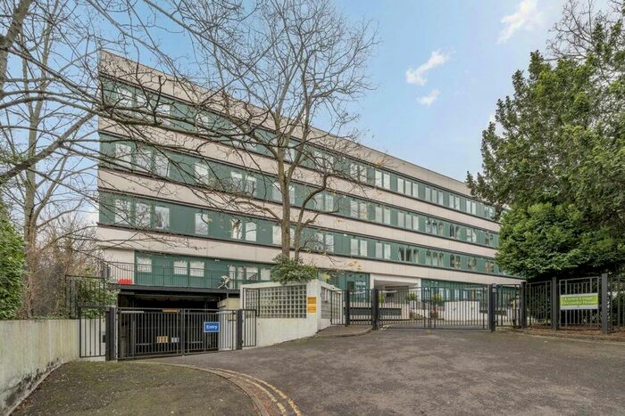 3 Bedroom Flat To Rent In Brunswick Road, London, W5