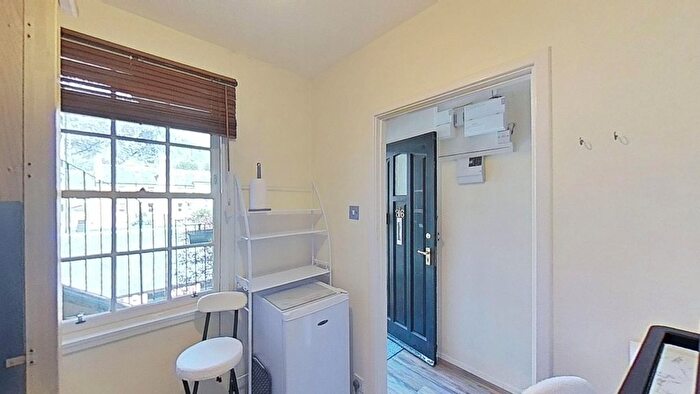 1 Bedroom Flat To Rent In Websters Land, Grassmarket, Edinburgh, EH1