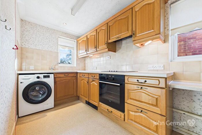 1 Bedroom Flat For Sale In Derwent Close, Burton-on-Trent, DE14