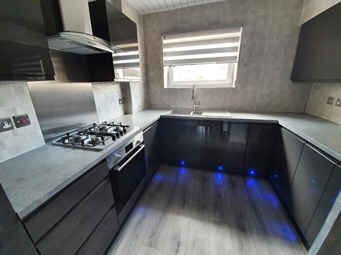 2 Bedroom Flat To Rent In Croftfoot Street, Castlemilk, Glasgow, G45
