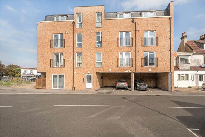 2 Bedroom Flat For Sale In Martins Road, Bromley, BR2