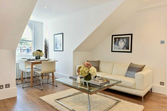 2 Bedroom Flat To Rent In Egerton Gardens, Knightsbridge, SW3