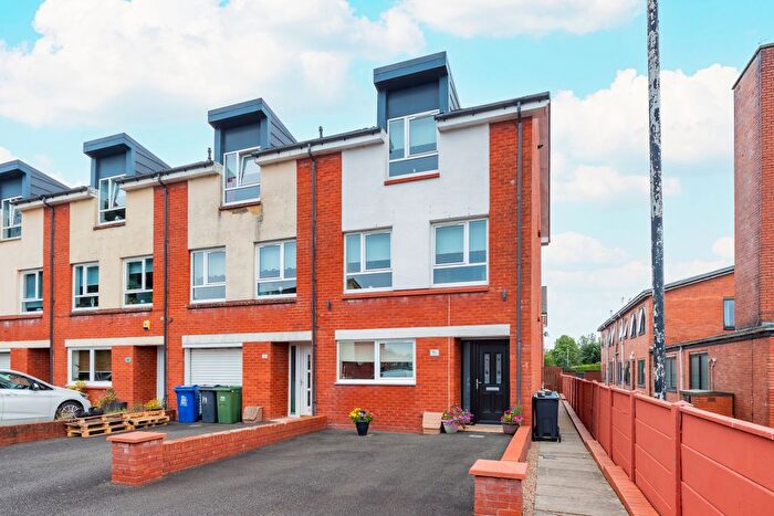 5 Bedroom Town House For Sale In Williamson Place, Johnstone, Renfrewshire, PA5