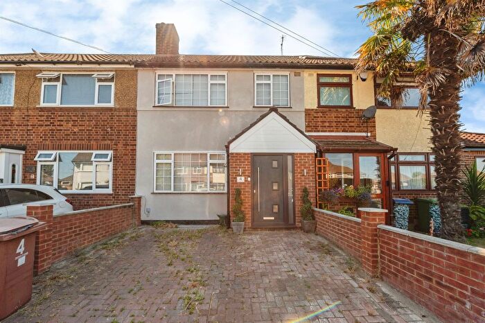 3 Bedroom Terraced House For Sale In Alfred Road, Aveley, South Ockendon, RM15