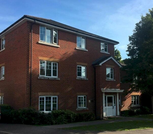 2 Bedroom Flat To Rent In Kennedy Road, Horsham, RH13