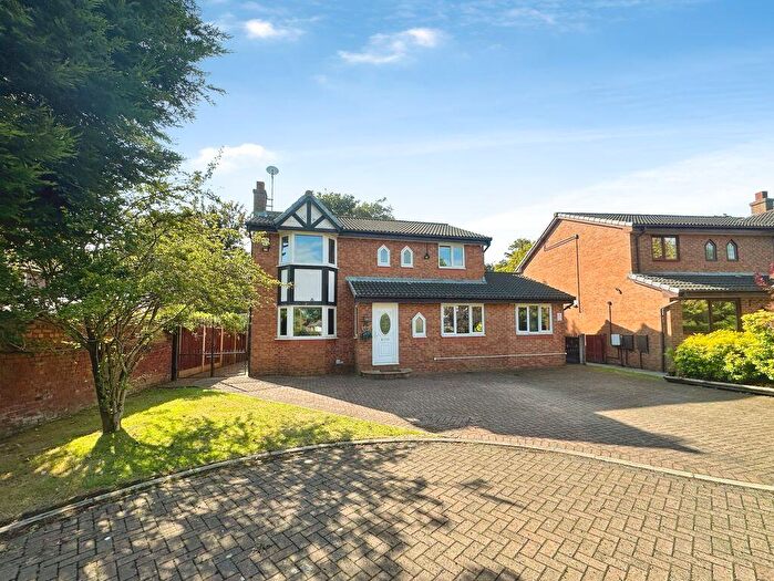 4 Bedroom Detached House To Rent In Acorn Close, Whitefield, M45