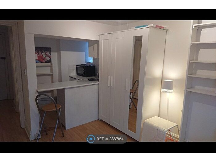 Studio To Rent In Colet Gardens, London, W14