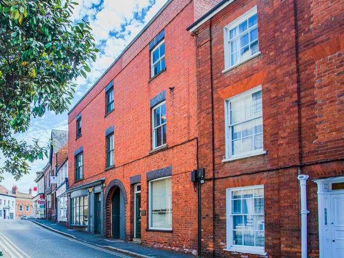 2 Bedroom Apartment To Rent In West Street, Buckingham, MK18