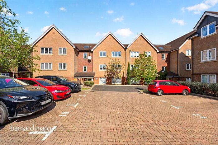 1 Bedroom Apartment For Sale In Ceres Crescent, Epsom, KT17