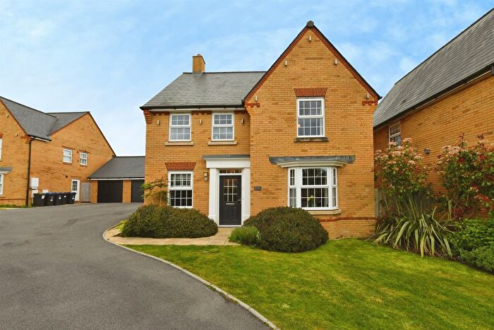 4 Bedroom Detached House For Sale In Westons Piece, Devizes, SN10