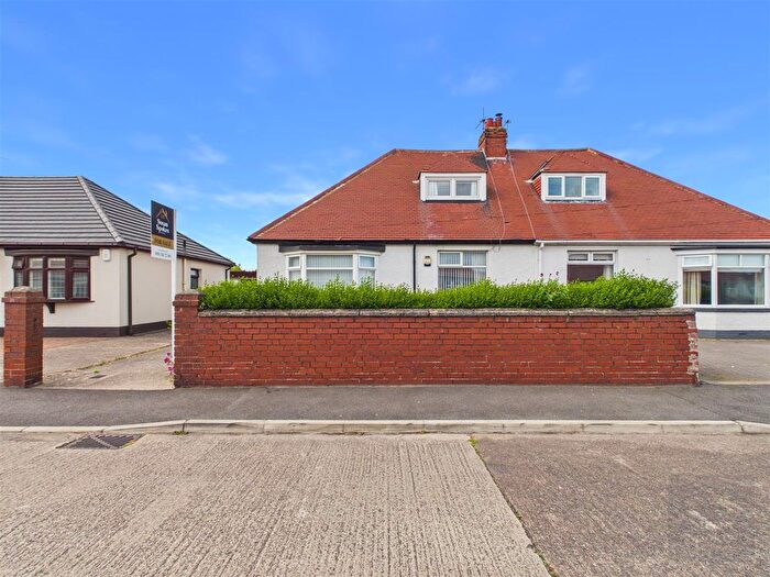 4 Bedroom Semi-detached Bungalow For Sale In Lisle Road, South Shields, NE34