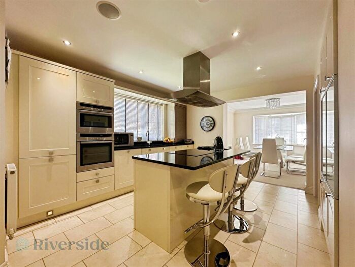 4 Bedroom Detached House For Sale In St. Marys Walk, Swanland, HU14