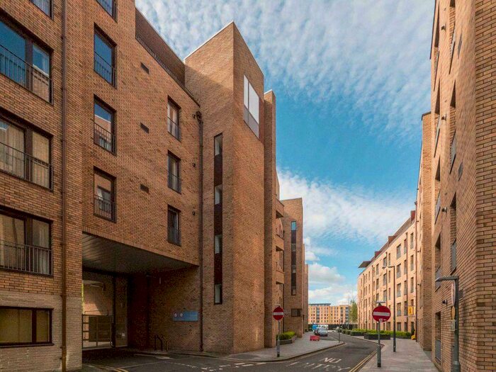 2 Bedroom Flat To Rent In Brandfield Street, Fountainbridge, EH3