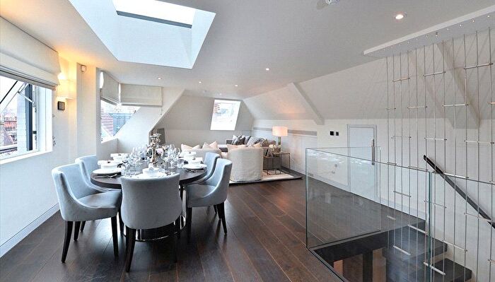 2 Bedroom Flat To Rent In Duke Street, London, W1K