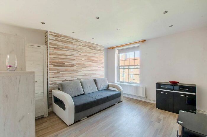 2 Bedroom Flat To Rent In Old Kent Road, South Bermondsey, London, SE1