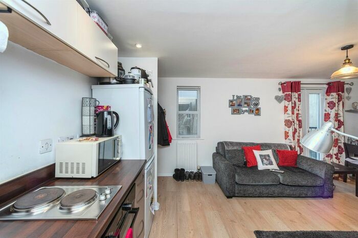 1 Bedroom Flat For Sale In Clos Cwm Golau, Merthyr Tydfil CF47