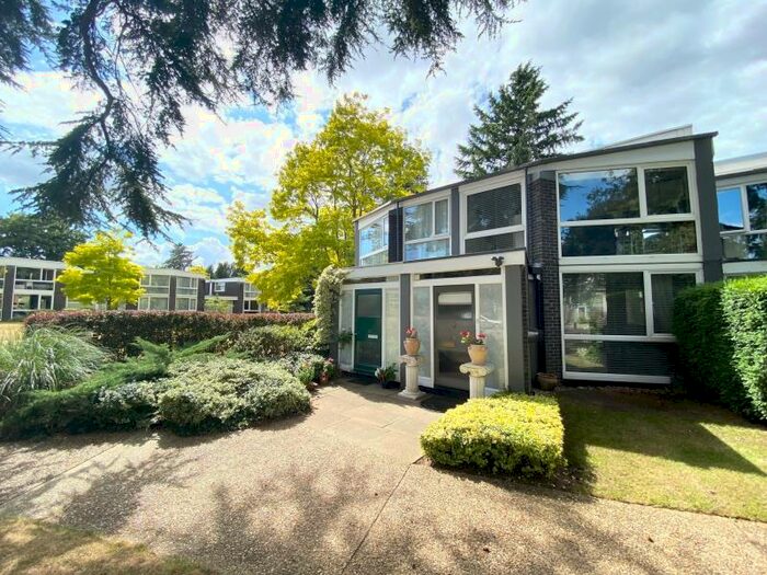 3 Bedroom Terraced House To Rent In Weybridge, KT13