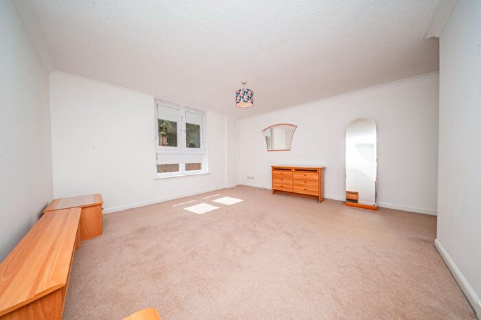 2 Bedroom Flat For Sale In / Fettes Row, New Town, Edinburgh, EH3