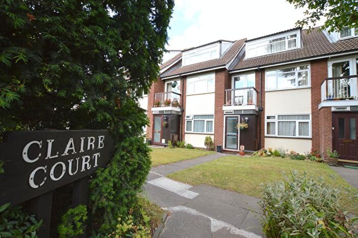 2 Bedroom Flat To Rent In Westfield Park, Hatch End, Pinner, HA5
