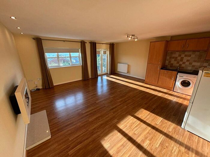 2 Bedroom Apartment To Rent In Chapel Croft, Hemingfield, S73