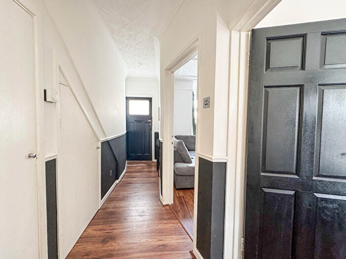 1 Bedroom Flat For Sale In Central Avenue, Southend-on-Sea, SS2