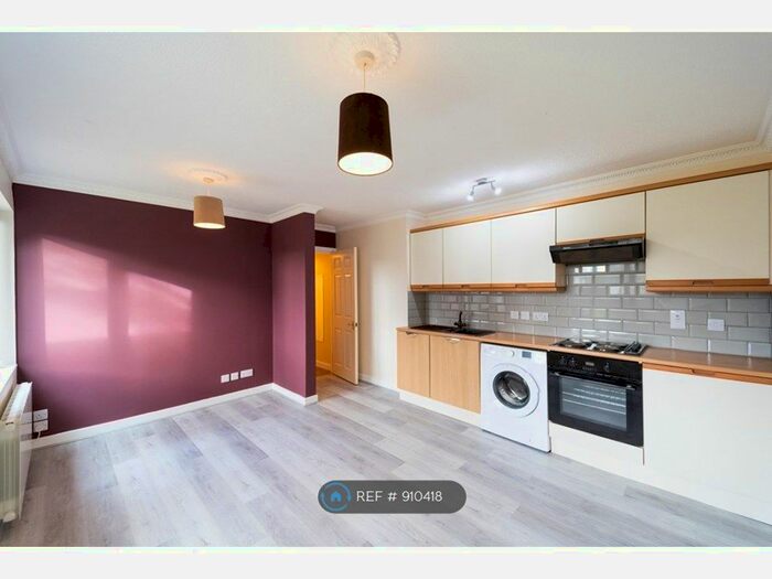 1 Bedroom Flat To Rent In Limetree Court, Abergavenny NP7