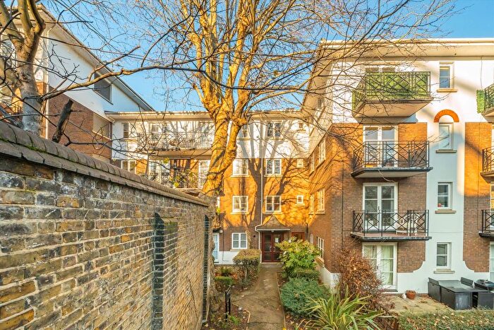 1 Bedroom Flat To Rent In Brompton Park Crescent, Fulham, SW6