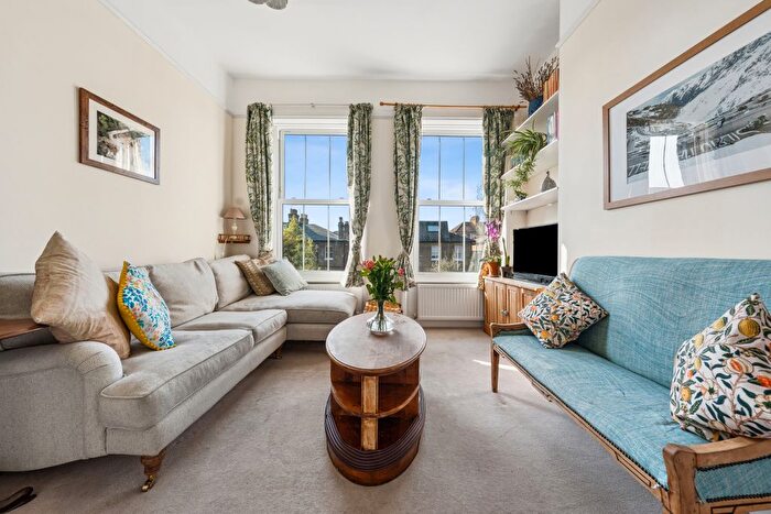 2 Bedroom Maisonette For Sale In Clarendon Drive, London, SW15