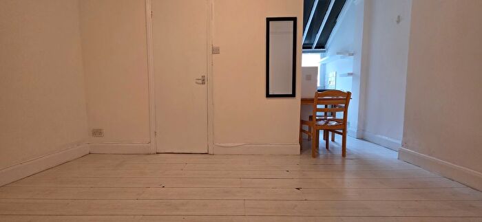 Studio To Rent In Ferme Park Road, London, N8