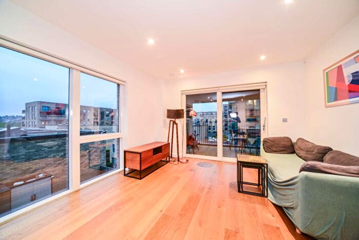 2 Bedroom Flat To Rent In Lismore Boulevard, Colindale, London, NW9