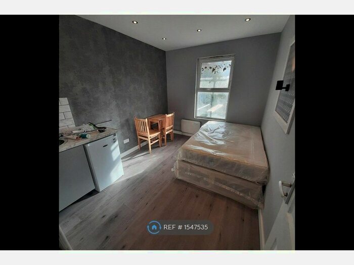Studio To Rent In Framfield Road, London, W7