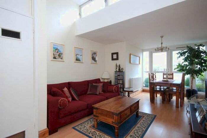 2 Bedroom Flat To Rent In Tregunter Road, Chelsea, London, SW10