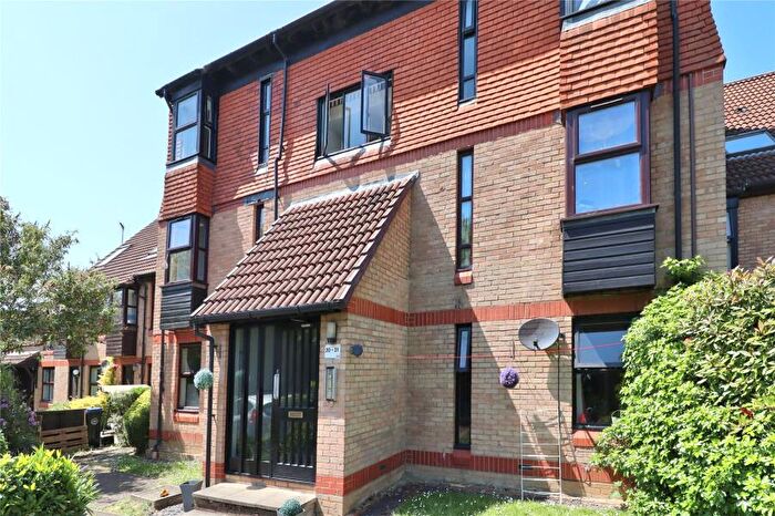 1 Bedroom Flat To Rent In Woking, Surrey, GU21