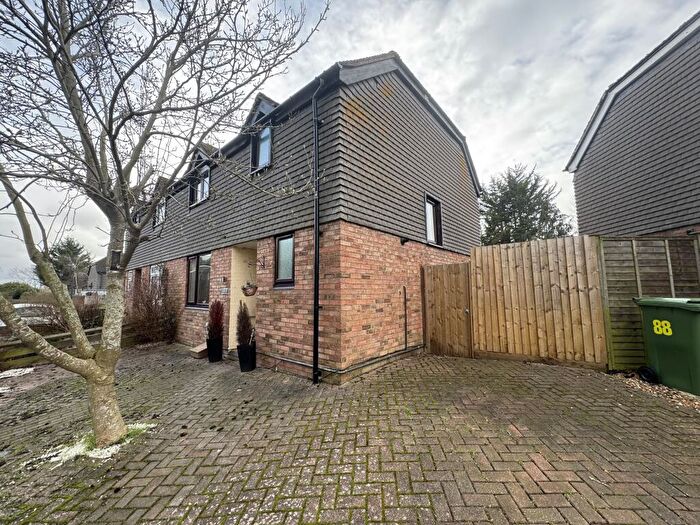 3 Bedroom House To Rent In Warmstone Close, Waddesdon, Aylesbury, HP18
